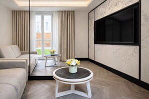 Luxury Suite | Living area | 42-inch Smart TV with satellite channels - The Unique Hotel (Milan)