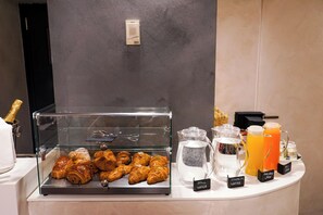 Se ofrece un desayuno a la carta todos los días (por un coste adicional)