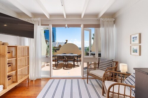 Miller's on Kent -  Heritage house with breathtaking harbour views.