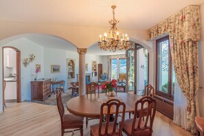 Familien-Stadtwohnung, Mehrere Schlafzimmer, 2 Bäder, Bergseite (Il Tentione) | Speisen