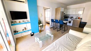A modern apartment with a living room, a dining area, and a kitchen. - Modern Retreat: 2br Stylish Apt with Comfy Rooms! (Larnaca)