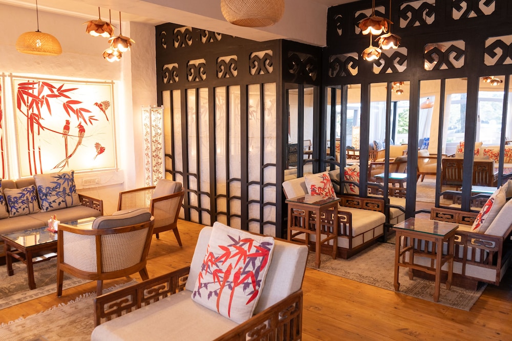 Chonor House by null