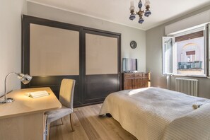 2 slaapkamers, een strijkplank/strijkijzer, wifi, beddengoed