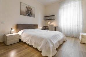 2 bedrooms, iron/ironing board, WiFi, bed sheets - SunshineHome@PortaNuova (Verona)