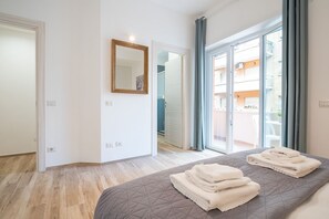 3 slaapkamers, een bureau, een strijkplank/strijkijzer, wifi