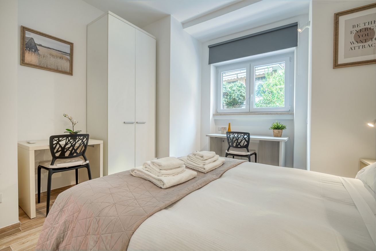 2 Schlafzimmer, Schreibtisch, Bügeleisen/Bügelbrett, WLAN