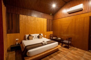 Standard Room | Desk, soundproofing, free WiFi, bed sheets - Skywood Resort (Kandaghat)