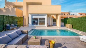 A modern outdoor pool area with a built-in hot tub, a covered seating area, and a view of the surrounding buildings. - Lovely home in Cartagena with kitchen (Cartagena)