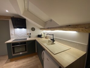 Geladeira, micro-ondas, fogão, cooktop