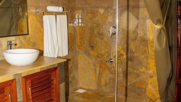 Dusche, Seife, Shampoo, Toilettenpapier