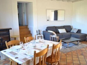 Dining - Authentic Cottage near Confolens, Pets Allowed (Esse)