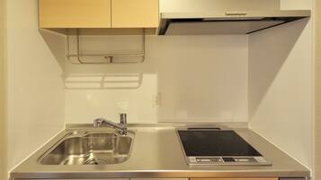 Fridge, microwave, stovetop, cookware/dishes/utensils