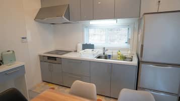 冰箱、微波炉、炉灶、厨具/餐具