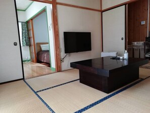 2 bedrooms, desk, free WiFi, bed sheets - Mountain View  7 min to Tobu Nikko  15 to shrine / Nikko Tochigi (Nikko)