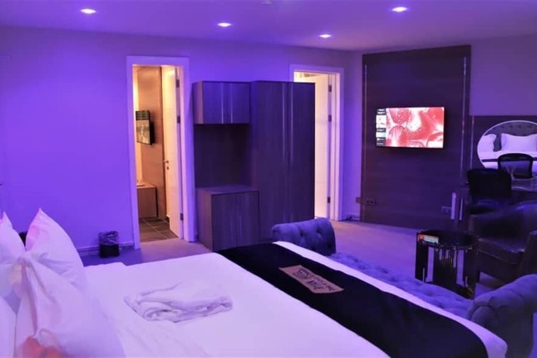 Premium Room | 1 bedroom, in-room safe, WiFi (free)