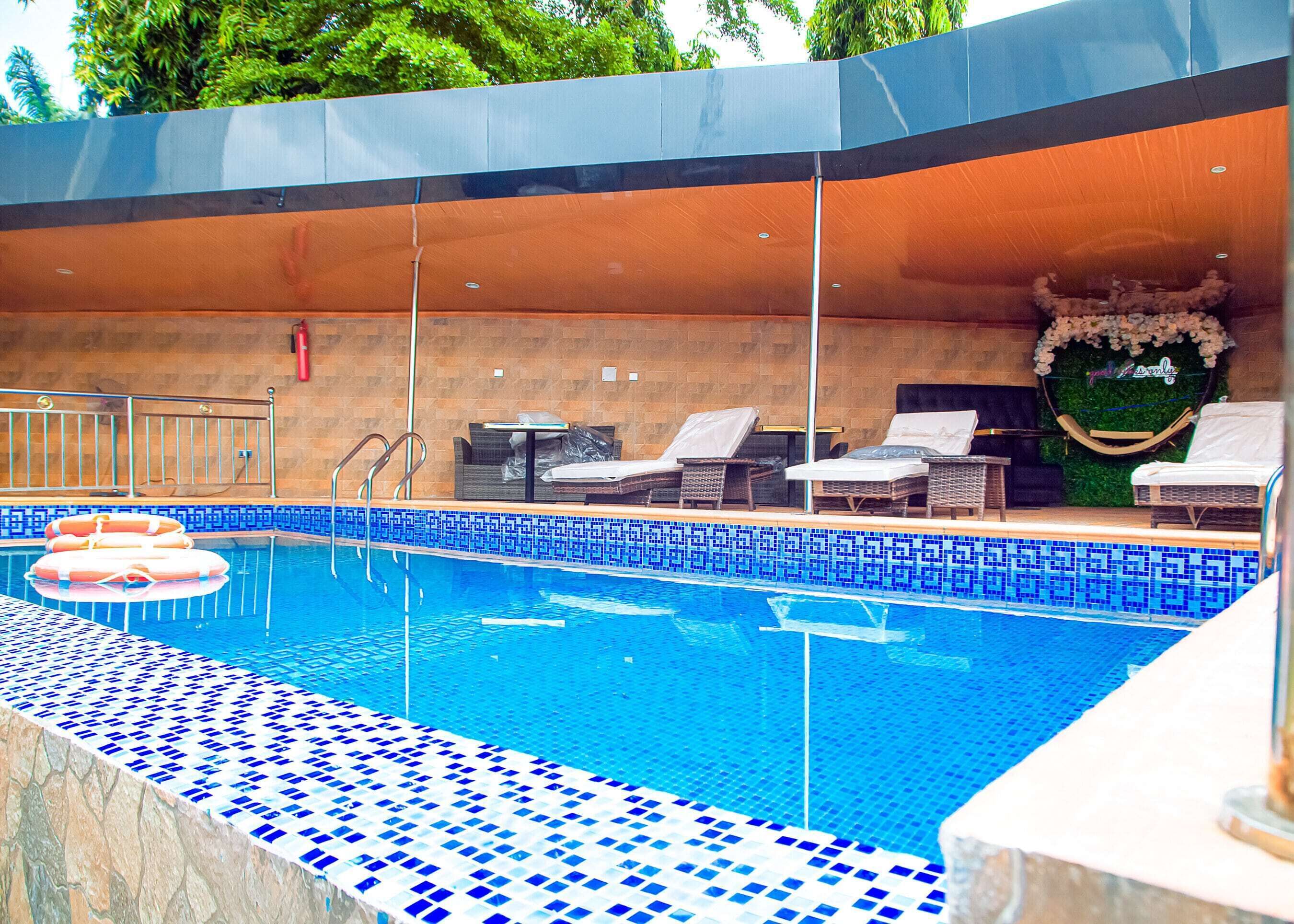 Hồ bơi ngoài trời 