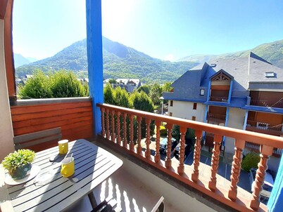Cozy studio for 4 with balcony, parking, and gym in St Lary Soulan