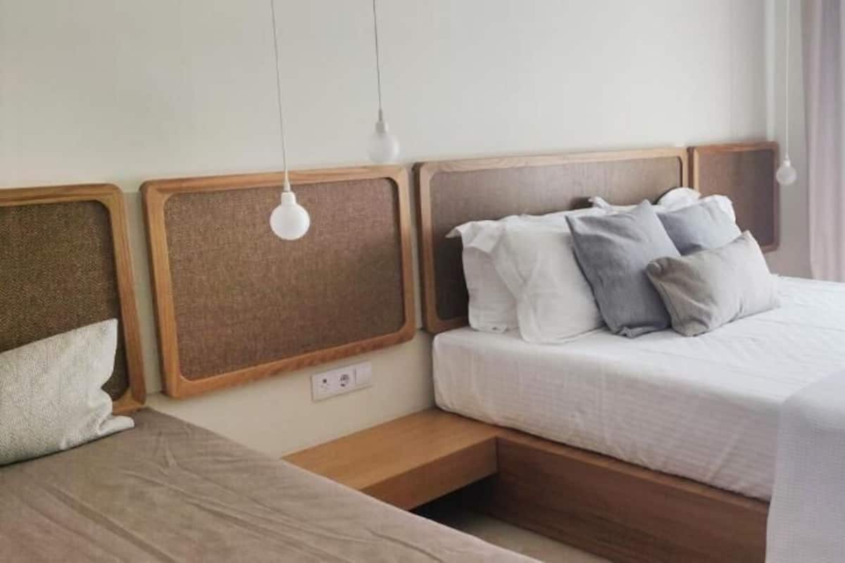 Junior Suite | 1 bedroom, premium bedding, minibar, in-room safe