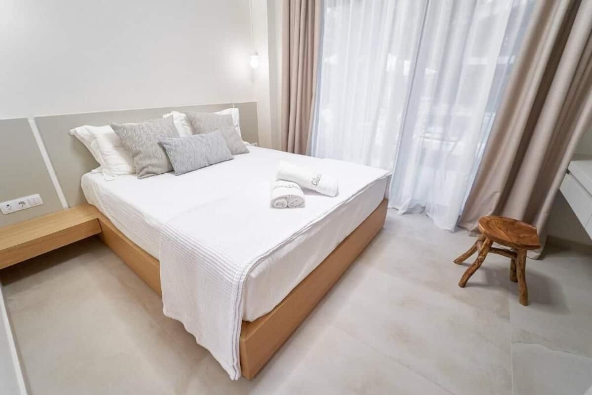 1 bedroom, premium bedding, minibar, in-room safe