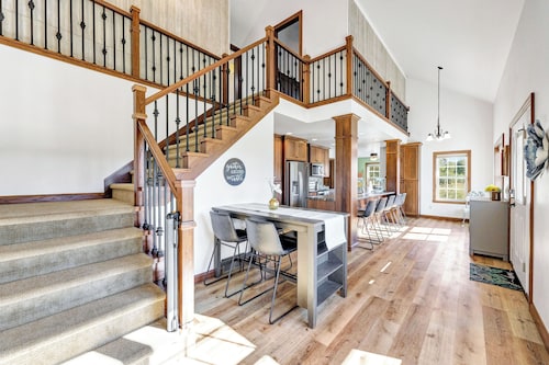 The Goat House | Waterfront | Hottub | 3 Acres | 5 Bedrooms