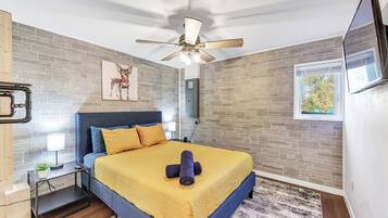 5 bedrooms, desk, iron/ironing board, travel crib