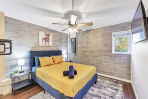 5 عدّة غرف نوم ومكتب ومكواة/لوح كي وسرير سفر