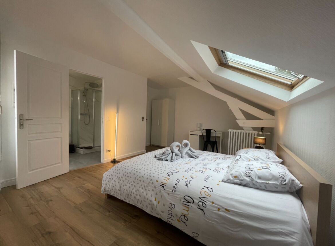 5 habitaciones, tabla de planchar con plancha y wifi gratis 