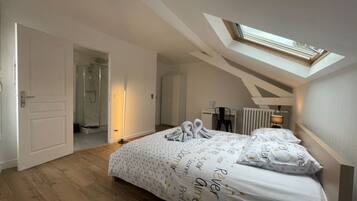 5 habitaciones, tabla de planchar con plancha y wifi gratis