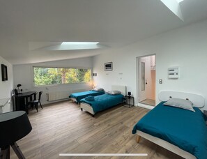 5 bedrooms, iron/ironing board, free WiFi, bed sheets