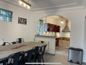 Dining - Le Petit Versailles - Maison Proche Paris (Villemomble)