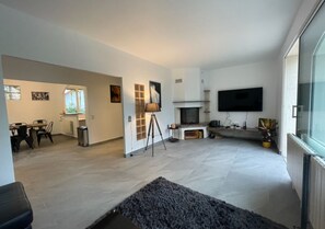 Smart TV, fireplace - Le Petit Versailles - Maison Proche Paris (Villemomble)