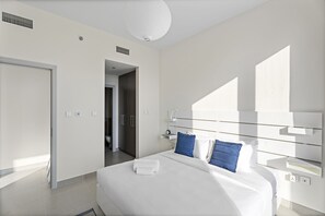 2 bedrooms, in-room safe, iron/ironing board, free WiFi - Luxury 2BR with Pool, Gym, Fast Wifi and Skyline (Dubai)