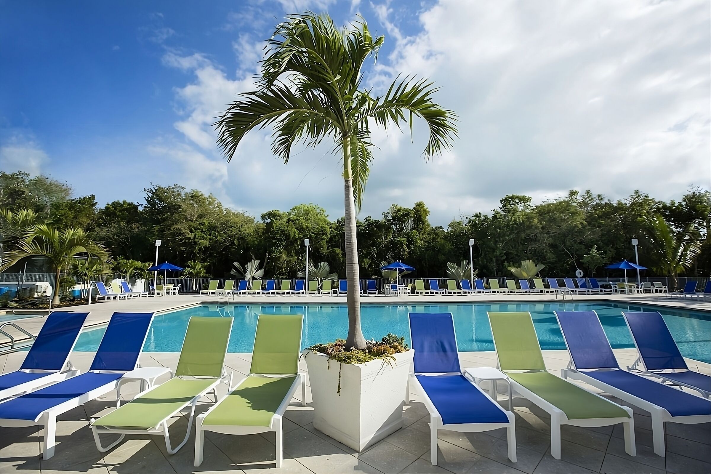 3 Family-friendly Units, Onsite Pool, Tennis Court, Steps Away from the Beach!