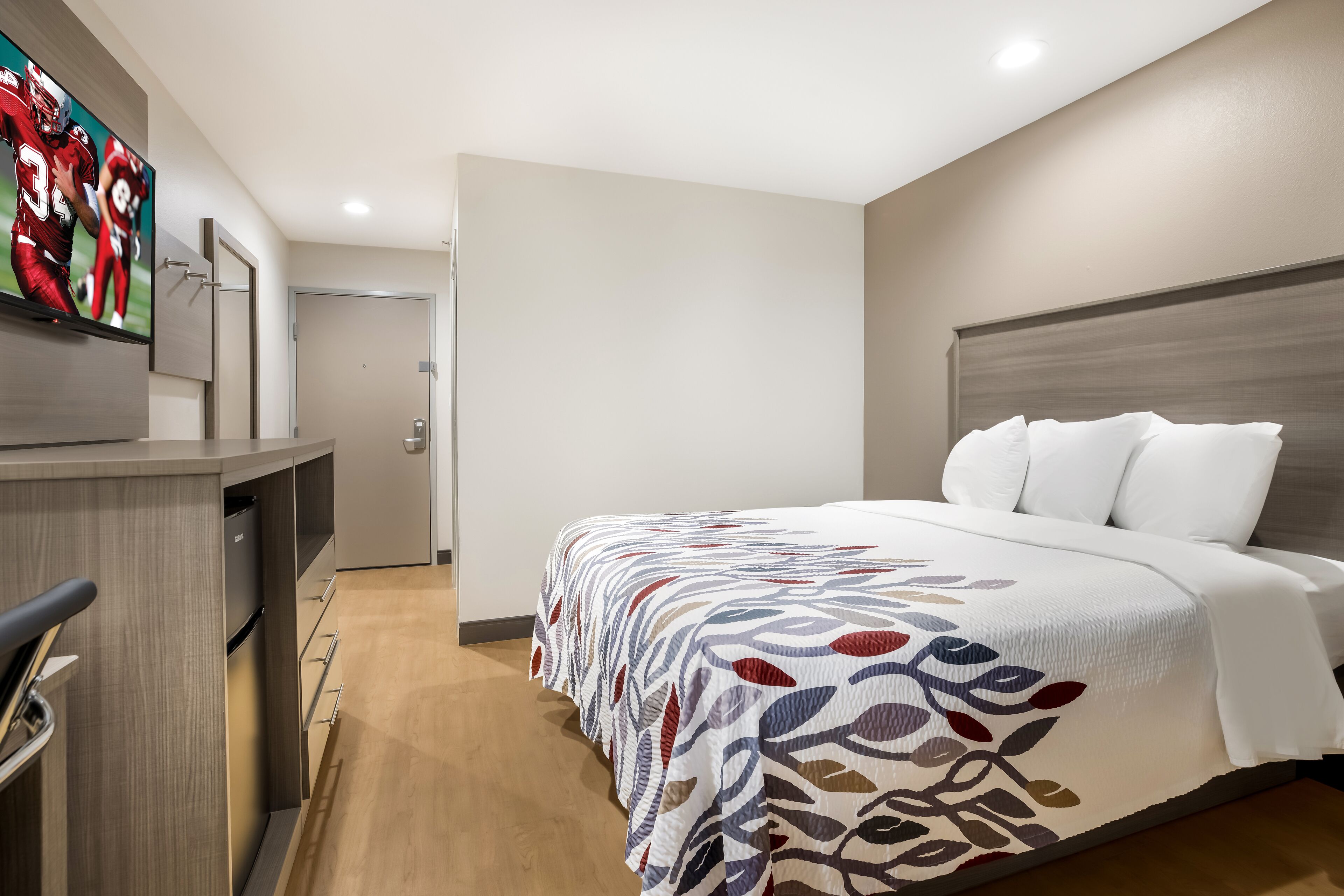 Budget Lodging in Sulphur: Parking Available Onsite, Pets Stays FREE!