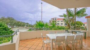 Outdoor dining - Breakers Waves - Unit 3 Block 2 (Yamba)