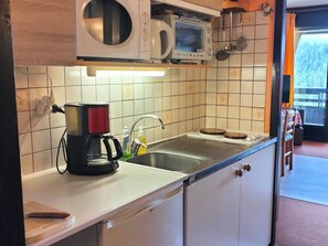 Ugn, spishäll, kaffe- och tebryggare och brödrost