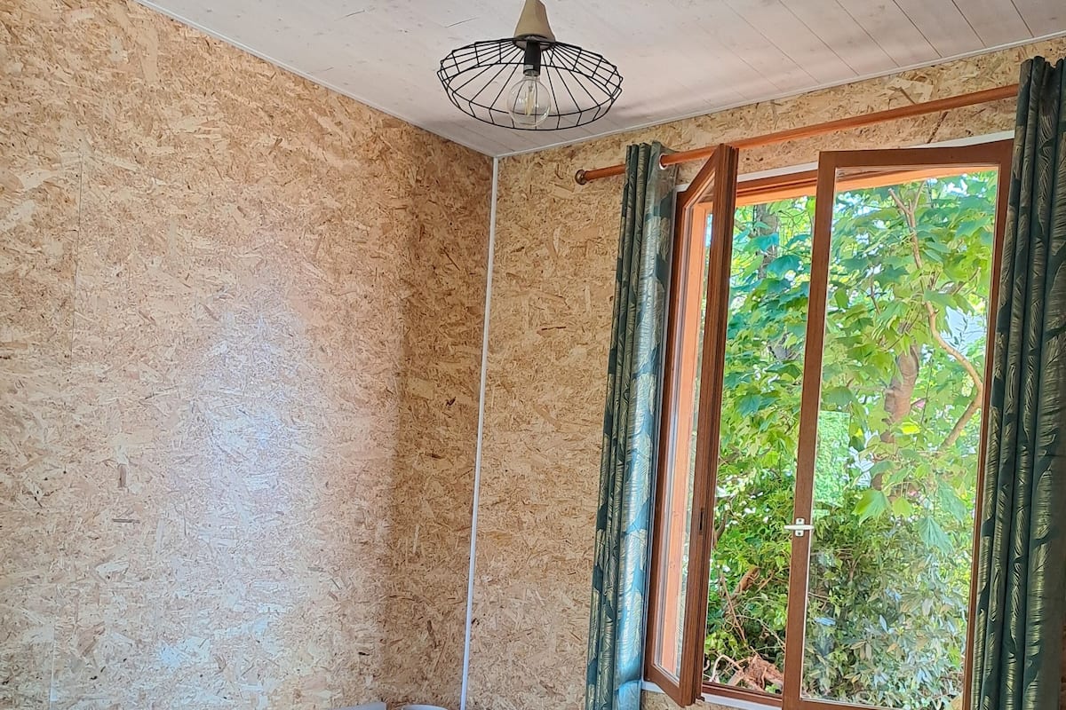 Romantic Chalet | 2 bedrooms, individually decorated, individually furnished, desk