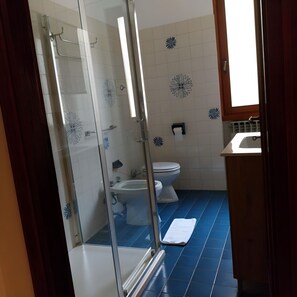Comfort Apartment | Bathroom - Casa Gabriel (Toscolano Maderno)