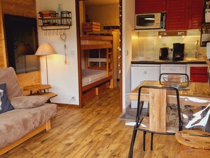 Interior - Cozy Studio Near Ski Slopes, Ideal for Families, Fully Equipped Kitchen (La Plagne Montalbert)