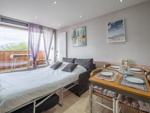 1 bedroom, WiFi, bed sheets
