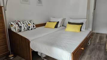 3 bedrooms, desk, iron/ironing board, travel crib