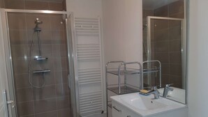 Unclassified image, 3 of 8, button - 2-bed apt with beach access and private parking (Berck-Plage)