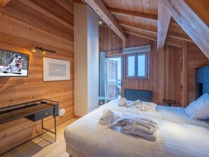 5 bedrooms, free WiFi, bed sheets - Luxury chalet Alpe d'Huez with spa and ski-in/ski-out (Huez)