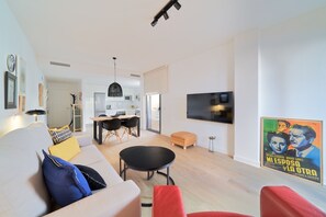 TV - Rental unit in Málaga · ★New · 1 bedroom · 2 beds · 1 bath (Málaga)