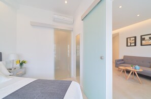 2 bedrooms, iron/ironing board, internet, bed sheets