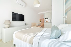 Iron/ironing board, Internet, bed sheets