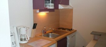 Cozy Ground Floor Apartment with Terrace, Garden, and Beach Access - Sleeps 4