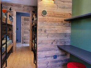 3 bedrooms, free WiFi - Luxury 8-Person Apartment, South Balcony, 120m from Pra-Loup 1500 Lift (Pra-Loup)