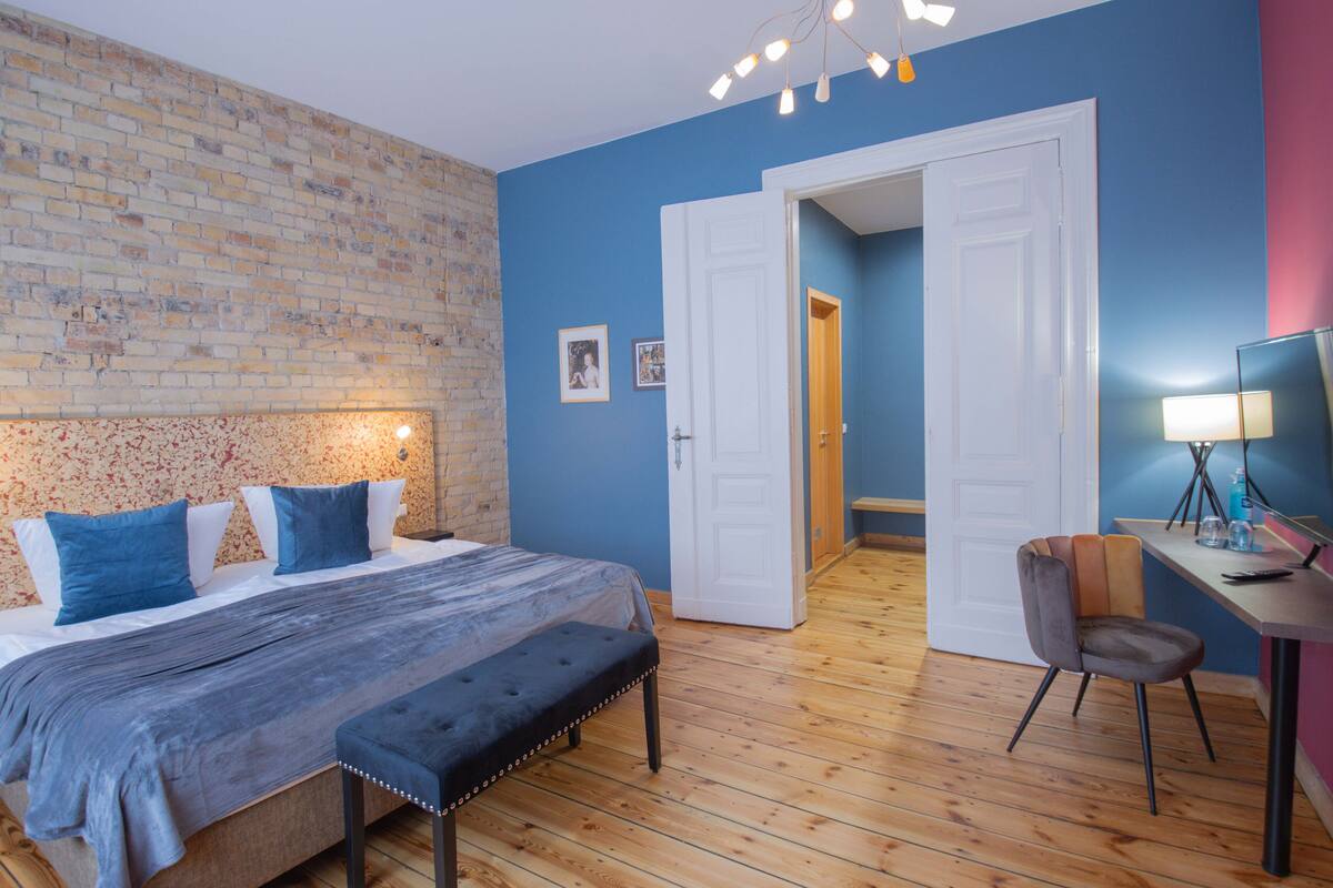 Comfort Room | Desk, free WiFi