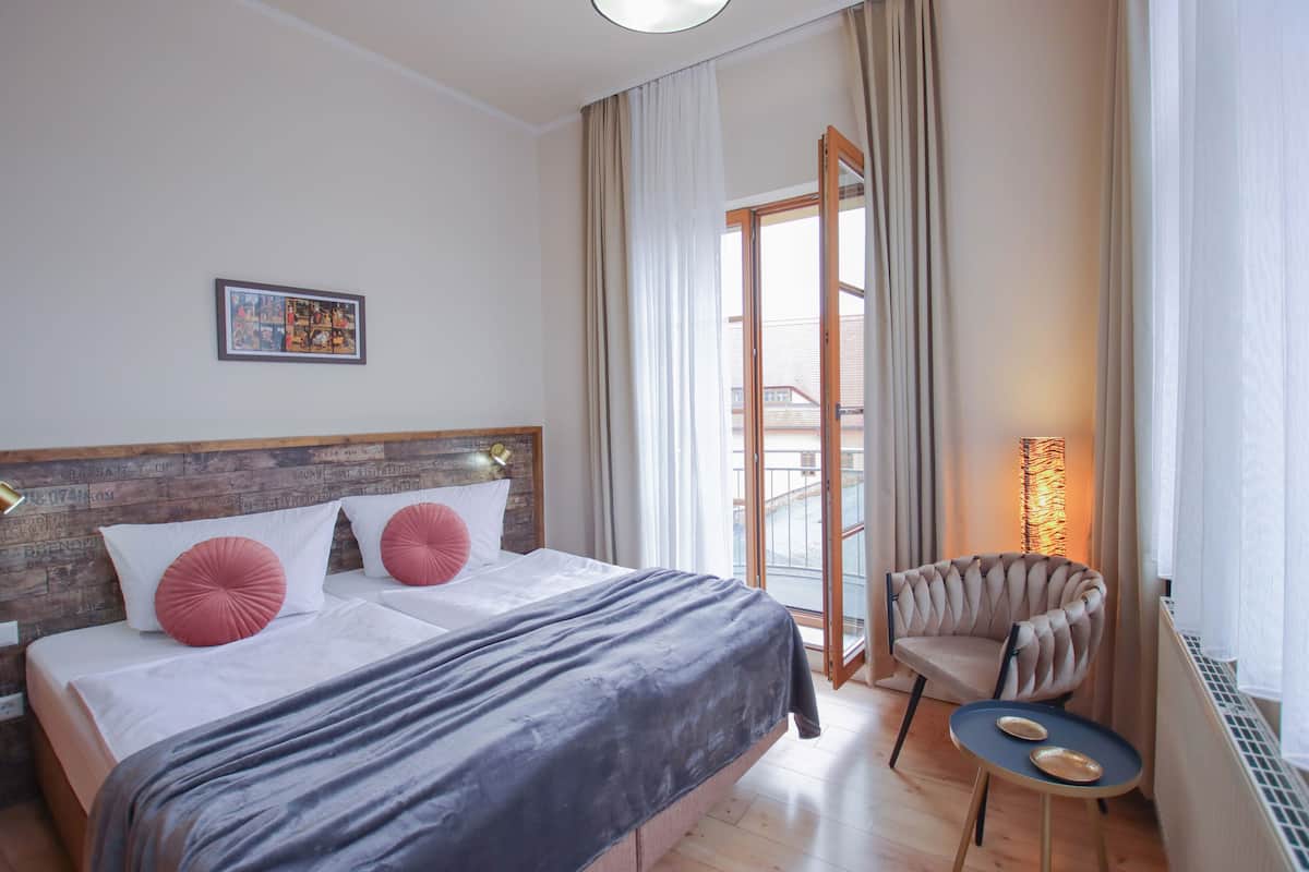 Deluxe Room | 1 bedroom, desk, free WiFi